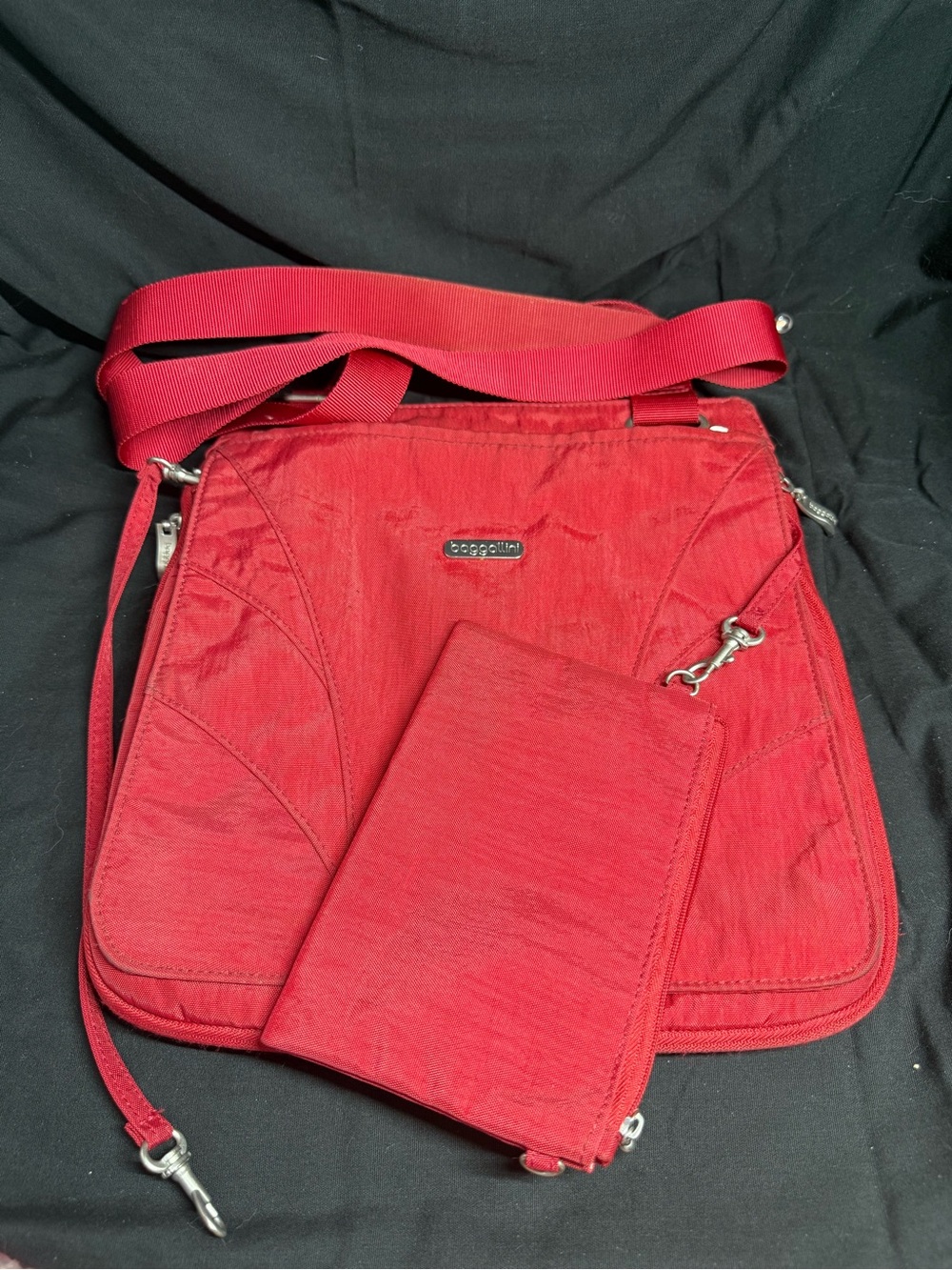 Baggallini Big Zipper Bagg Red Crossbody Organizer w Coin Purse